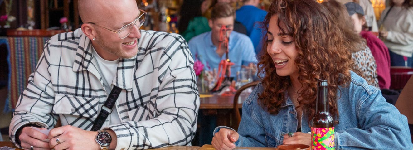 Gezellig in gesprek tijdens een taalwandeling!
