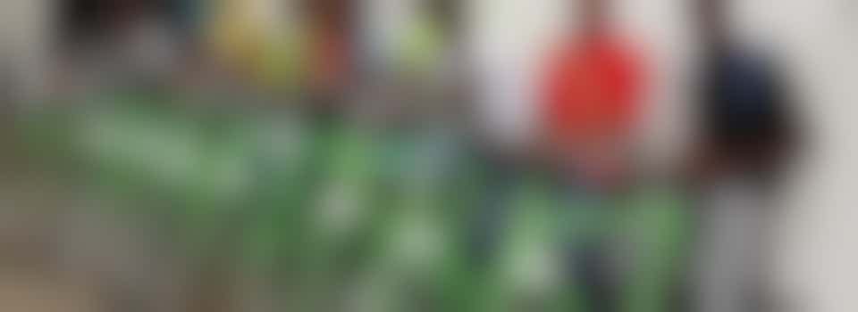 Fietsen voor Suriname: helpen met container laden in Amsterdam