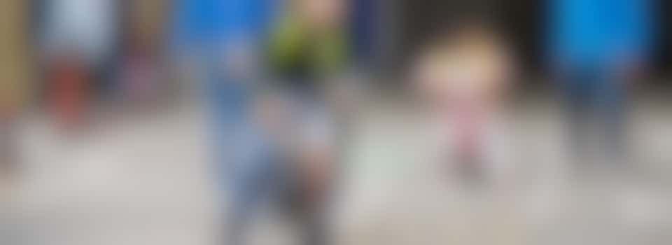 Verkeersles vrijwilliger tijdens ANWB Verkeersplein opening - Harmelen Utrecht