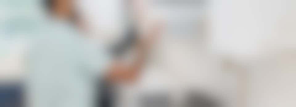 Verlichting aansluiten boven de kookplaat van mevrouw.