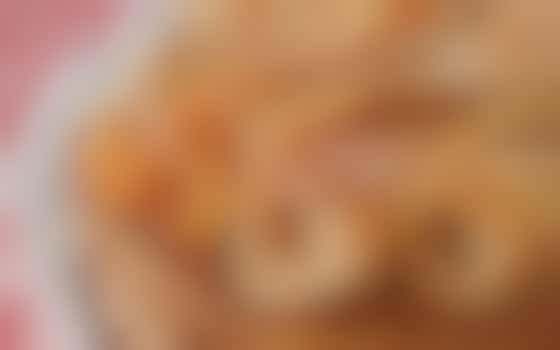 Gastvrouw/heer in theehuis op woensdagmiddag pannekoekendag