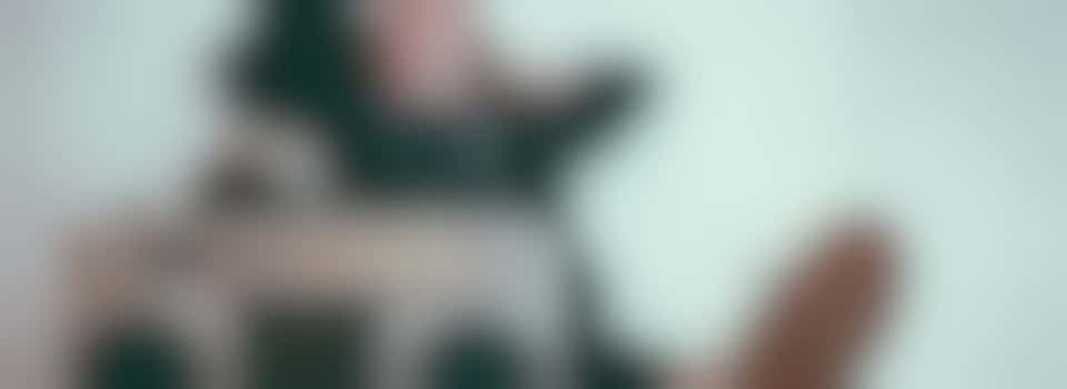 Mevrouw helpen met podcast - Overvecht