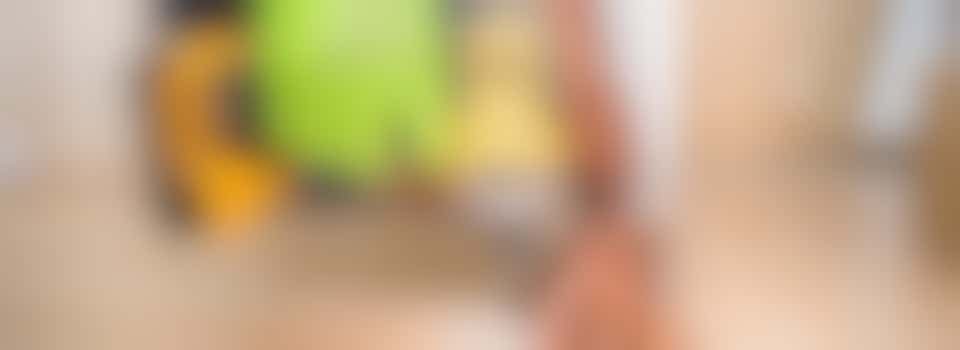 67-jarige vrouw helpen met laminaat leggen (Tweede Daalsebuurt)