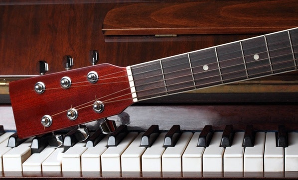 Piano of gitaarles Sportieve Huiskamer De PlaYce