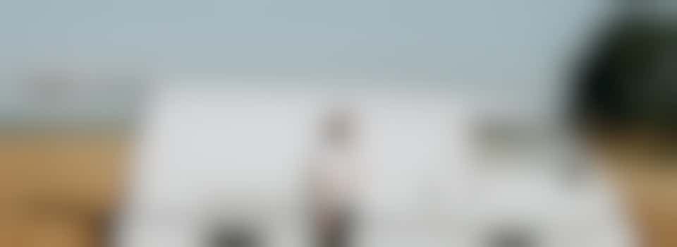 Dame is dringend op zoek naar iemand met een busje of een auto met aanhanger!