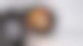 Laat deze man niet in het duister tasten!